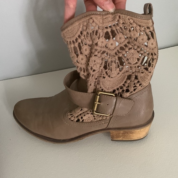BareTraps Palena Slouchy Lace Cowboy Boots in Distressed Taupe with Wood Heel - Picture 4 of 7